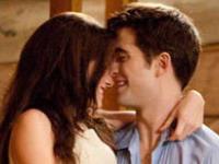 8月让感情飞的生肖