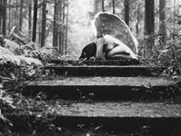 如果笑能忘记悲伤：喜欢用笑伪装悲伤的星座