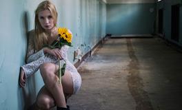 梦见和死去的人在一起是何寓意？