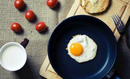 梦见母鸡下蛋是什么意思