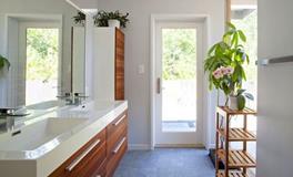 卫生间对大门风水好吗？如何化解？