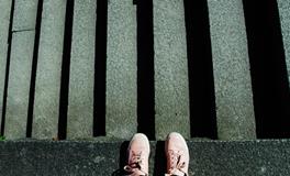 梦见自己摔下楼梯是什么意思