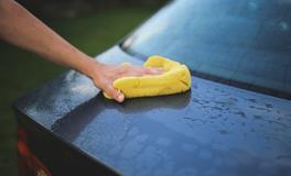 梦见给人擦车是什么意思？