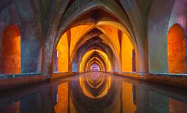 女人梦见自己家门坏了