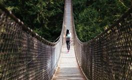 梦见和去世的人吃饭