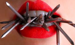 梦到左边门牙掉了