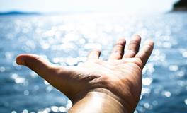 梦见差点掉水里