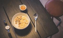 梦见请朋友吃饭