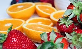 梦见自己在别人家吃饭