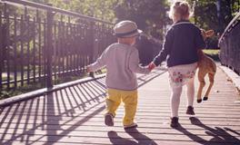 梦到打别人家的小男孩