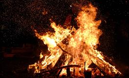 梦见自己鞋子被别人穿