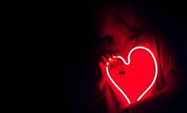 梦到自己用手洗衣服