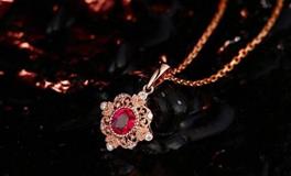 白羊座的钻石项链