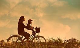 女儿梦见妈妈怀孕了