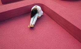 梦见认识的女人在哭