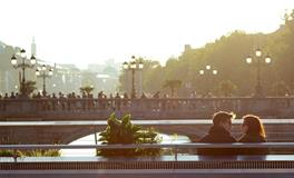 梦见自己和别的男人亲热