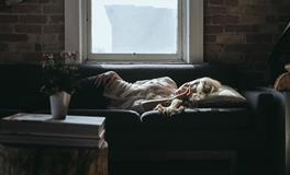 梦见睡觉时床上有个陌生人