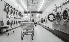 梦见很多人围在洗衣机旁边