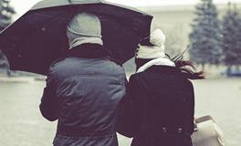 梦见大风刮倒高楼大厦