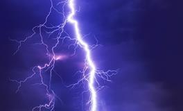 梦见自己被雷劈是什么意思