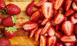 梦见自己吃草莓