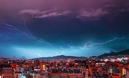 梦见天空在打雷下雨