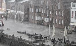 梦见下雨房顶漏雨