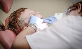 梦见自己的牙在掉落