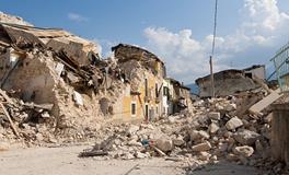 梦见楼房倒了没受伤