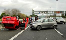 梦见去找丈夫看到车祸