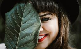 梦见牙齿松动脱落