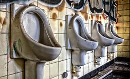 梦见自己抱小孩撒尿