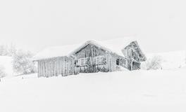 梦见被困在小屋里