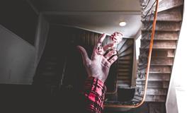 孕妇梦见打牌赢钱