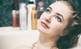 梦见洗澡有男人进来了好吗