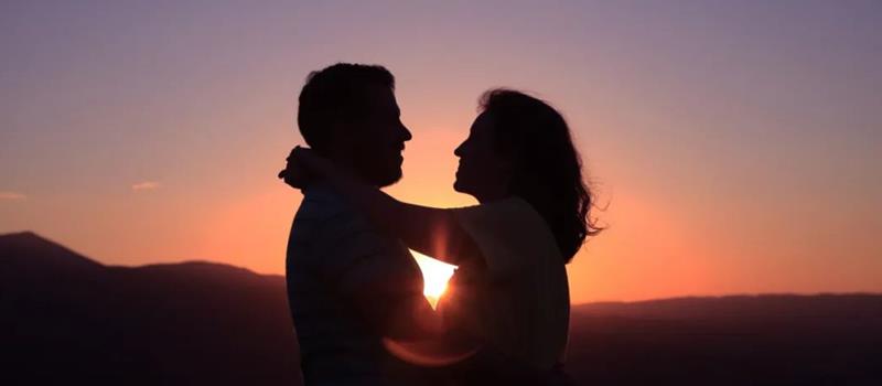 爱情中，你会不顾一切or适可而止？