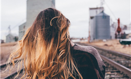 水瓶座女生也有风情万种的一面