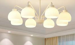 装修时，一定要注意家中灯具风水