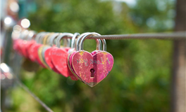 灵魂密码解锁：你的月亮宫位与TA的匹配度是否超过80%？