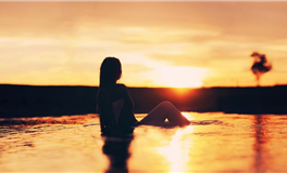 Alex大叔白羊座2025年10月运势